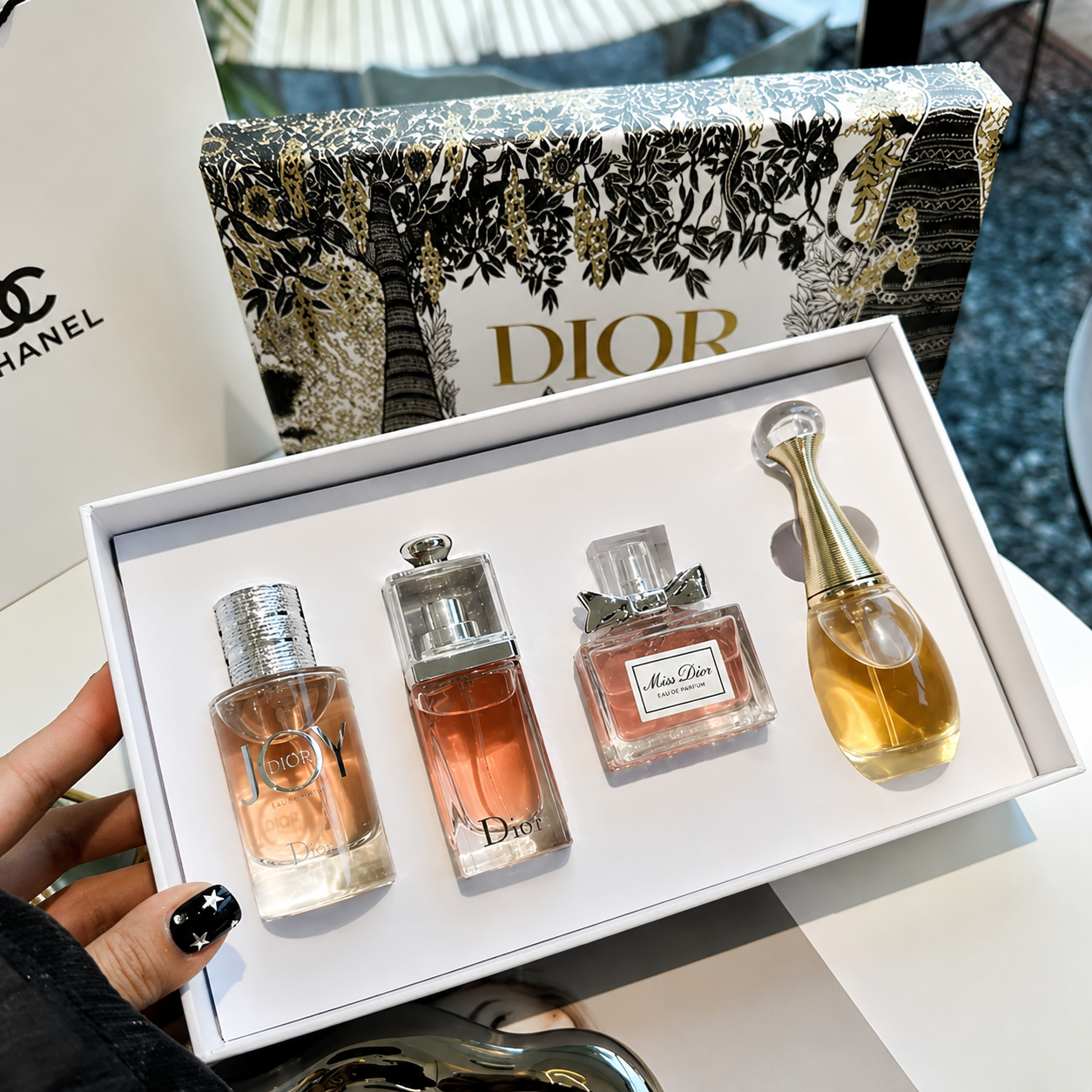 LUXURY PERFUME MINIATURE BLIND GIFT BOX